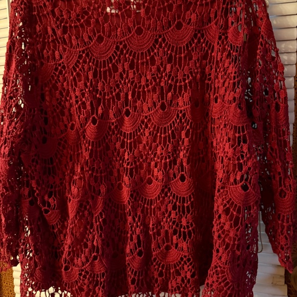 Plus-Sized Crochet Top over Shell - Picture 5 of 5